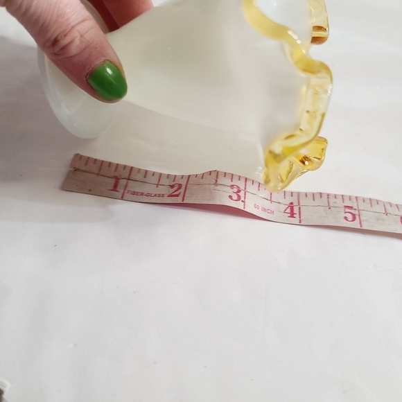 Vintage MCM Fenton Milk Glass Amber Gold Crest Ruffled Pedestal Vase - Picture 12 of 13